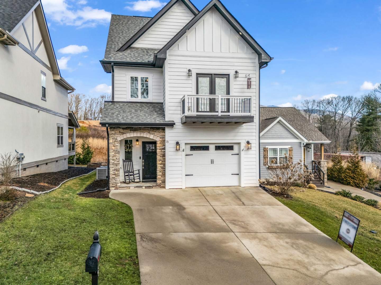 16-Tudor-Way-Black-Mountain-NC-01